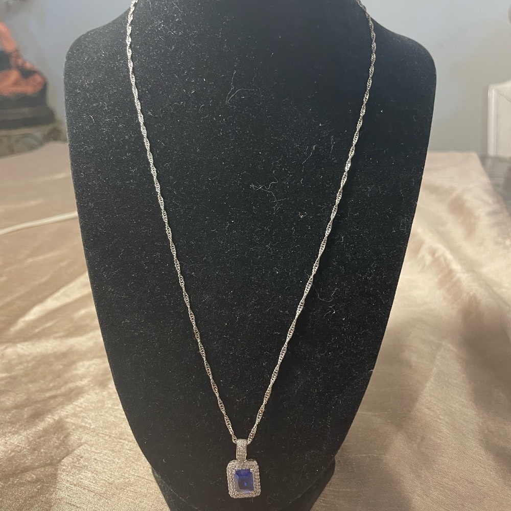Elegant Silver and Blue Pendant Necklace